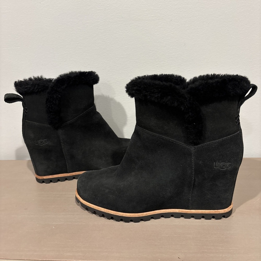 UGG Seyline Wedge Booties Womens US 6 Black Shearling Lined Waterproof 1117530